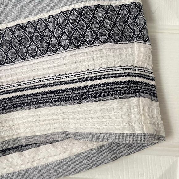 Cupcakes & Cashmere Textured Striped Shorts - Size 6 - Picture 2 of 5